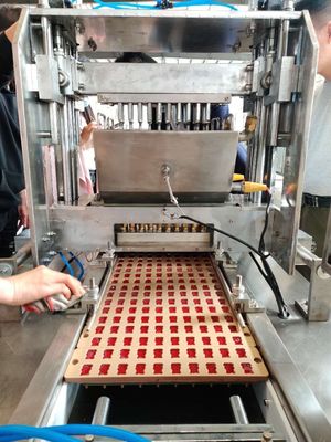 Full Automatic Soft Hard Candy Making Machine with 220V Power Source and Pouring Function