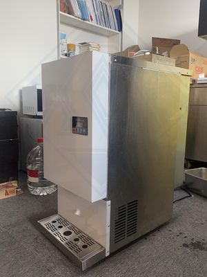 Fully Automatic Ice Cube Vending Machine with 400 x 750 x 760mm Convenient Operation