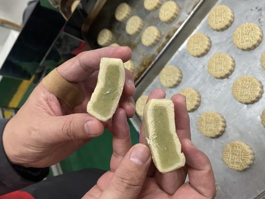 2020 Automatic Kubba Sandwich Biscuit Filling Machine with Forming Function Maamoul Encrusting Machine