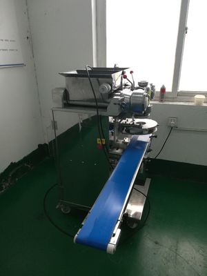 High Productively PLC Control Encrusting Making Machine for Red Bean Bread Filling