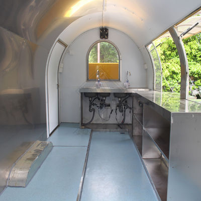 5.5M Single/Double Axles Mobile Food Truck with Customized Color and Long Service Life