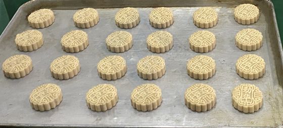 2023 Food Beverage Shops Jam Filled Cookies Encrusting Machine for Choco Pie Co-Extruding