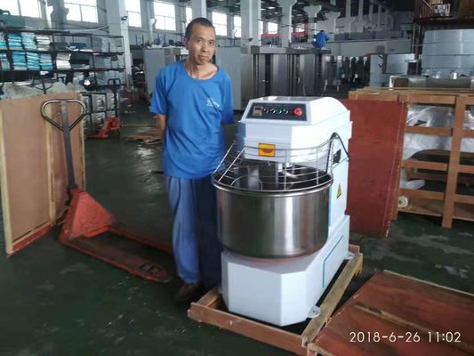 Double Motions Double Speeds Spiral Dough Mixer 100kg Output for Paste in Bakery Shop