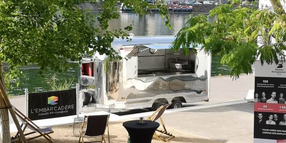 2300*1750*2100mm Food Cart Trailer Snack Machines 350kg Mobile Food Wending Trailer